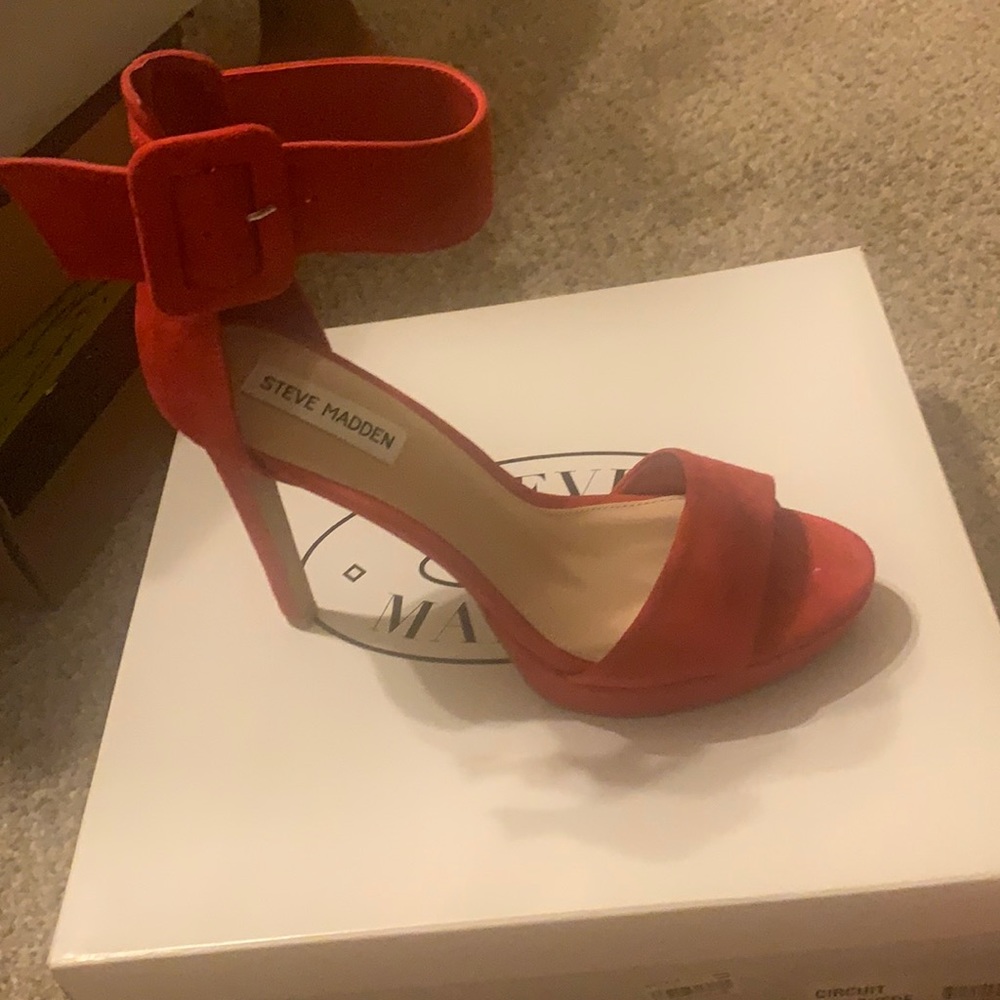 Steve Madden sandals never worn